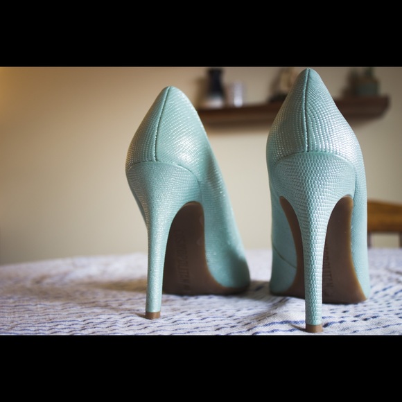 Teal Cosmopolitan Heels - Picture 3 of 8
